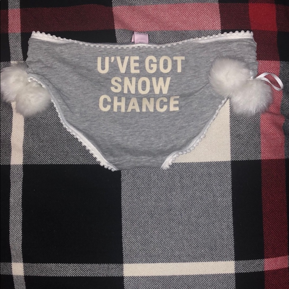 ❄️Victoria’s Secret Pom Pom panties❄️